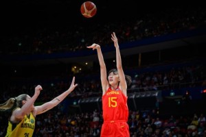 PG模拟器-19+11+5！统治攻防两端 韩旭已是世界顶级内线
