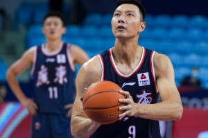 PG电子-辽粤大战仅得3分阿联无奈苦笑 状态恢复仍需时日