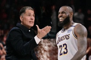 詹库联手？曝勇士考虑交易得到詹姆斯 4队有意詹皇 勇士2换1=双赢