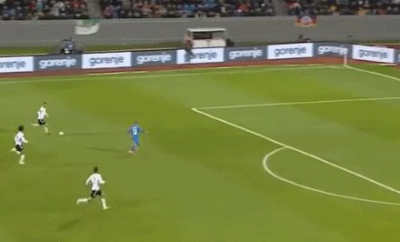 1631136898611011829.gif